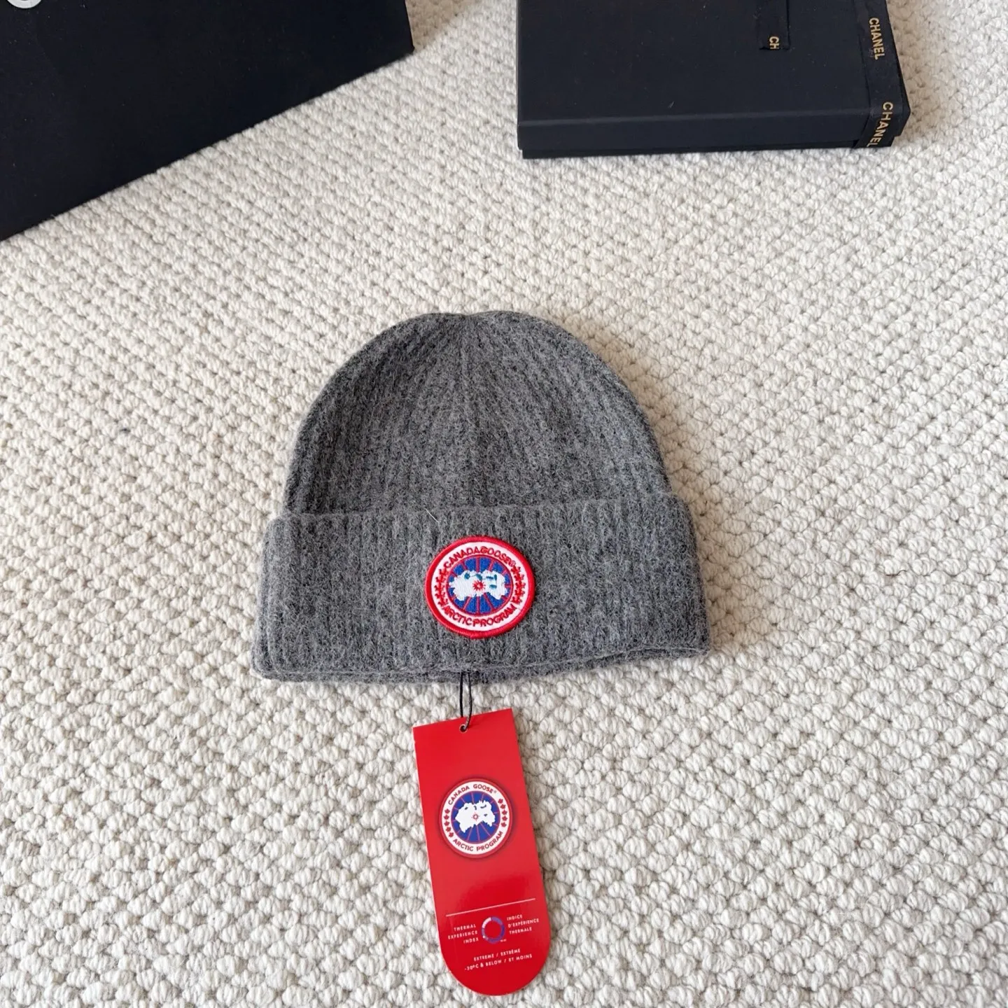 💰60 CANADA GOOSE Canada Goose winter warm cashmere cold hat. Rabbit wool material, thick feel, not easy to deform. Fashionable and versatile couple hat, imported embroidery logo, cashmere cotton yarn, sold in high quality three colors. Head circumference: 55-58cm available